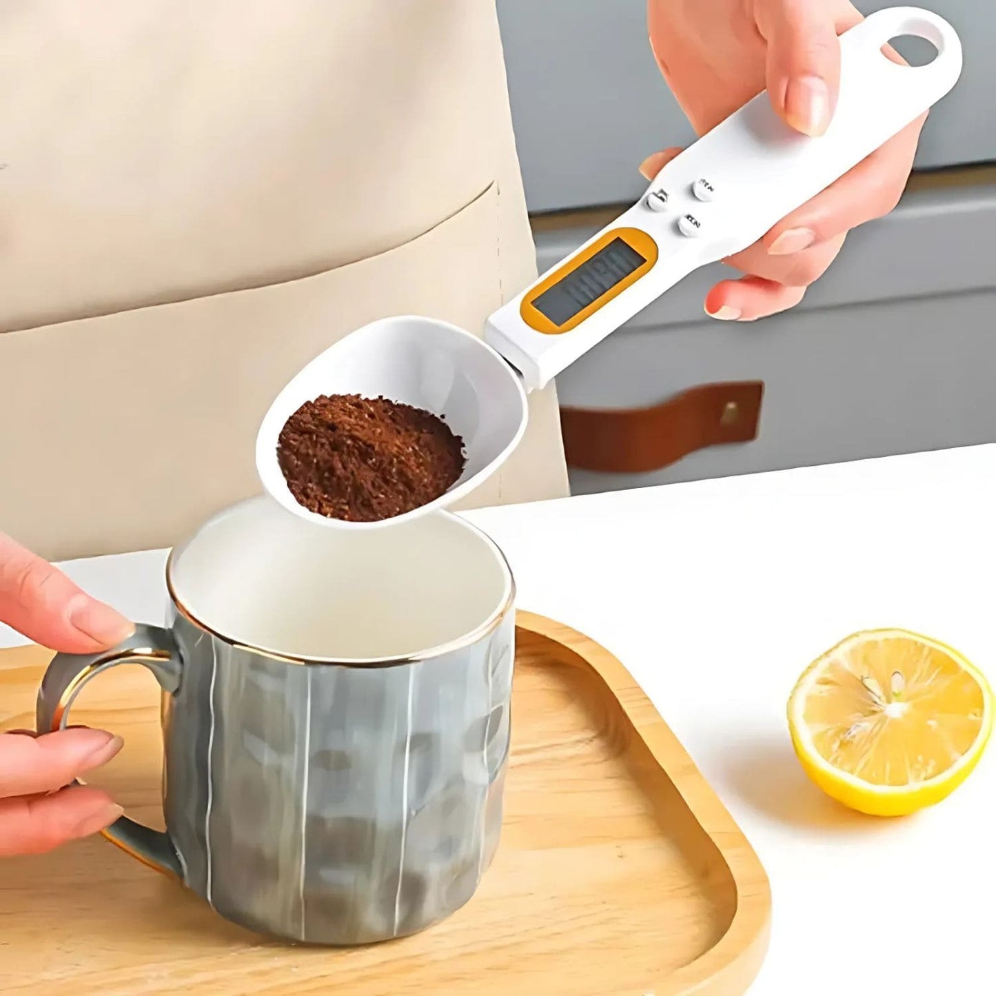 Precision measuring spoon with digital screen for kitchen use