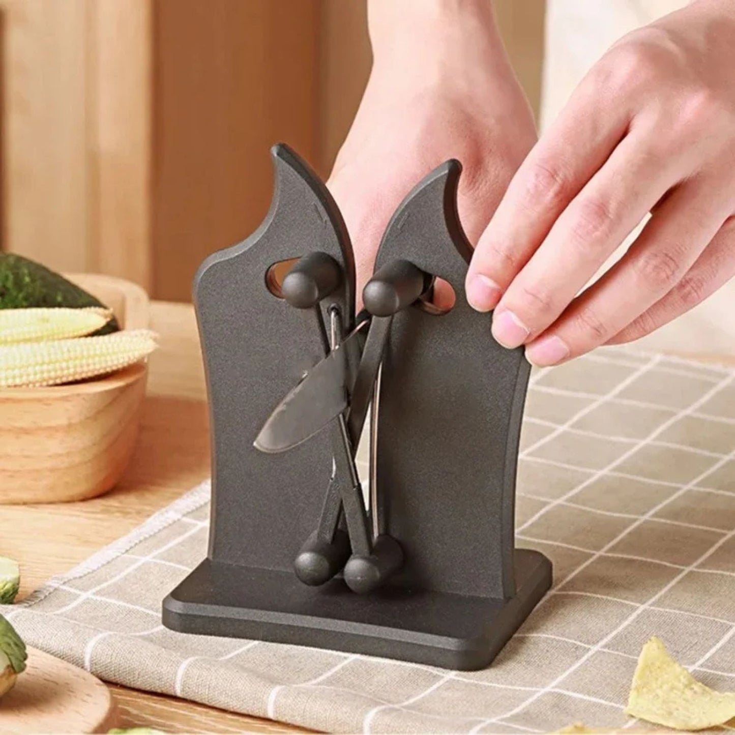 Handheld Knife Sharpener with Automatic Angle Adjustment